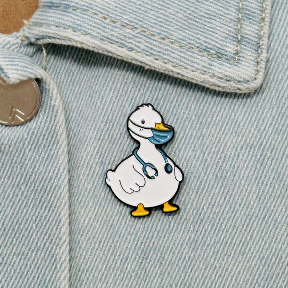 🤩New Doctor Duck Animal Brooch Cute Collectible Enamel Pins Lapel Badge Cartoon - Picture 1 of 6